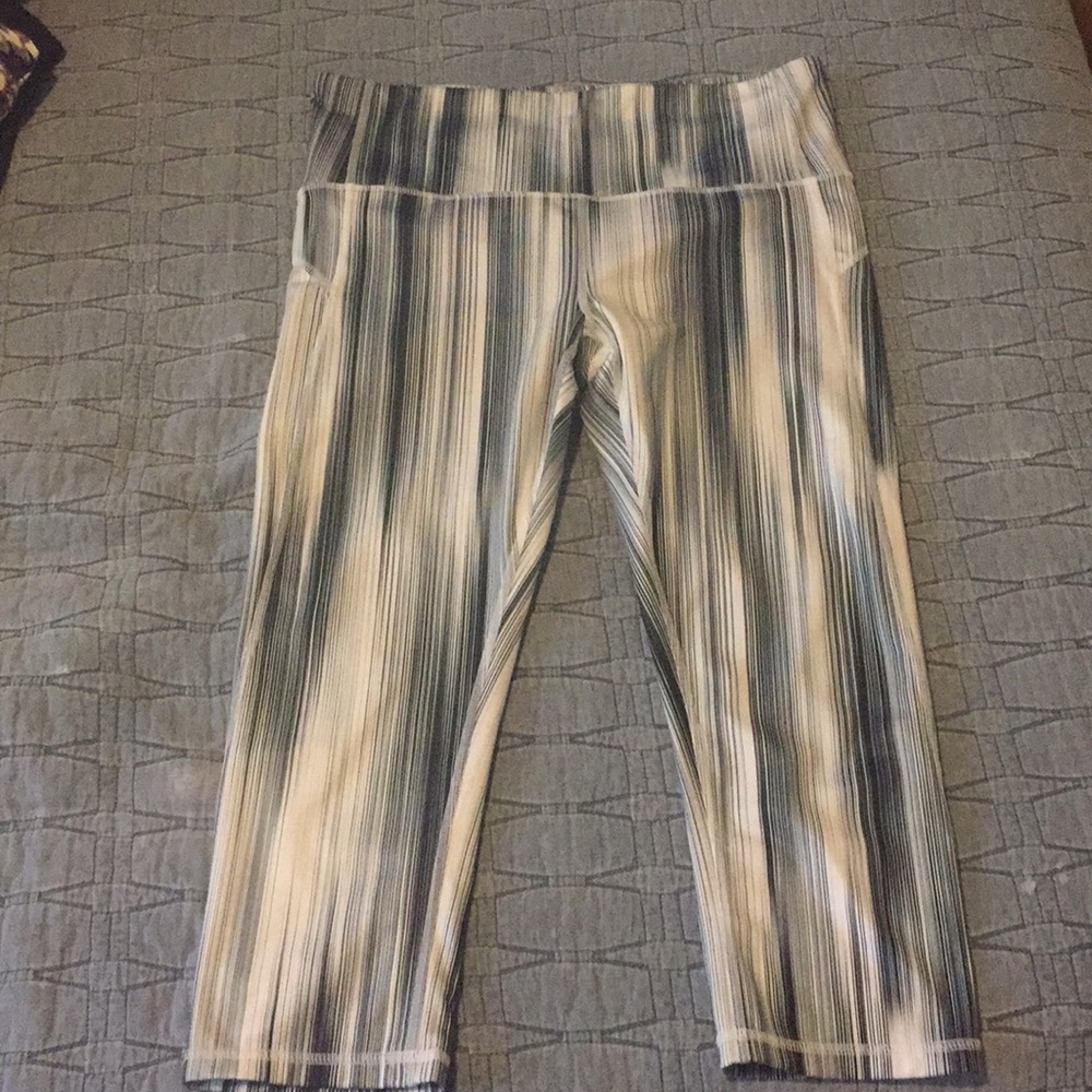 Gap G Fast crop leggings. Size L.
